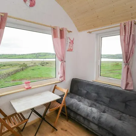 The Lazy Llama Holiday home *